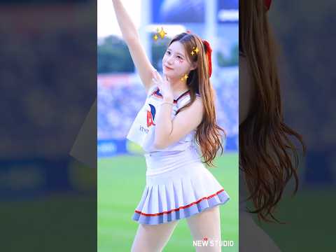 " 미모 자랑 타임!!  250823 이예빈치어리더 직캥