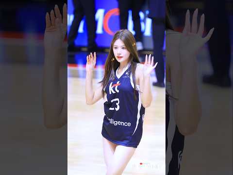 " 얼굴이 빛나네 경기장이 밝아진다 "