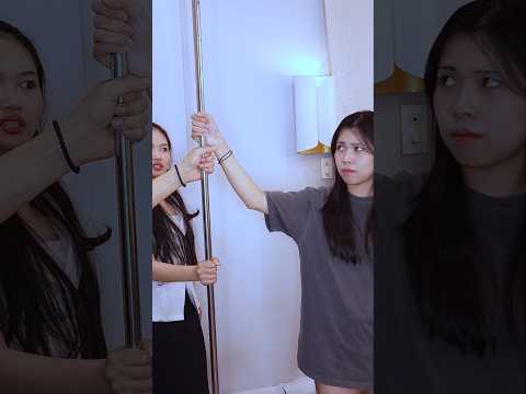 손을 잡을 수 없었던 이유