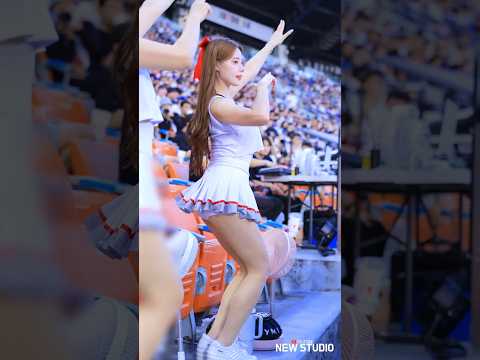 " 마지막 표정이 너무 귀여워서 계속 보는중 " 250823 이예빈 치어리더 뚜뚜뚜뚜 아웃송 직캠