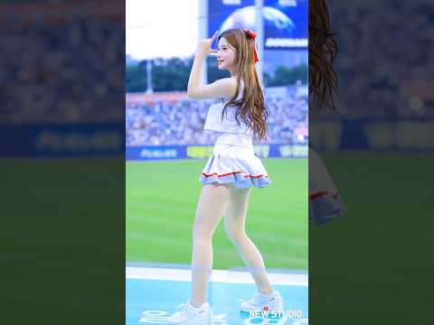 " 이쁜데 파워풀한걸 뭐라고해야되나요??  ' 이 예 빈 ' " 250823 이예빈 치어리더 단상공연 직캠