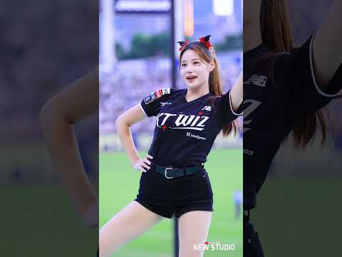 " 잠실 통로가 마비되었다는 미친미모 미미이예빈 단상공연 "  250824 이예빈 치어리더 직캠