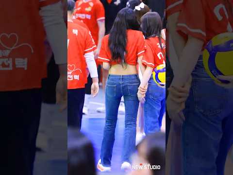 " 클라씨 형서 크롭 + 청바지핏 뽐내며  시구!! " 251021 클라씨 형서 직캠