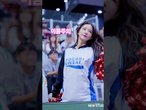 " 여신미 뿜뿜 터지는 그녀 "