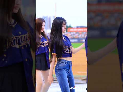 " 아이돌도 춘다! 키스오브라이프 하늘 피리 아웃송 직캠 " 250920