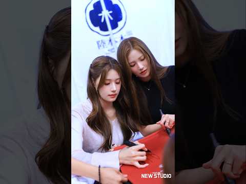 [TCE_Card] " 이쁜애들 끼리 머리 맞대고 사이좋게 싸인 하기~  " 251102 이예빈 김해리 치어리더 직캠