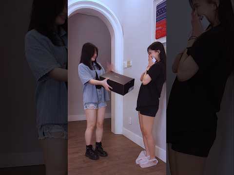 전 오늘 안타까운 친구에게 신발을 선물해 줬어요