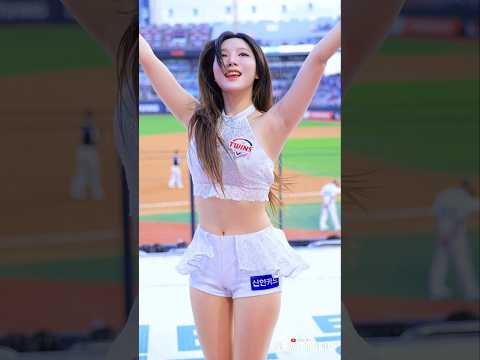 " 뒤보고 하는 아웃송 너무좋다 " 250812 이진 치어리더 직캠